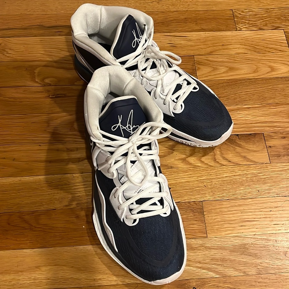 Nike Kyrie infinity Mens basketball sneakers Size 12